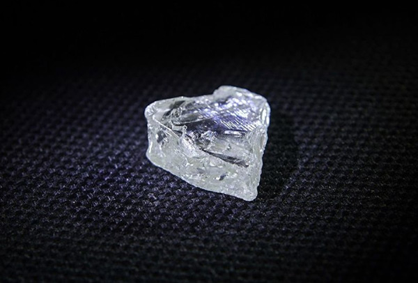 В Якутии нашли редкий алмаз в форме сердца